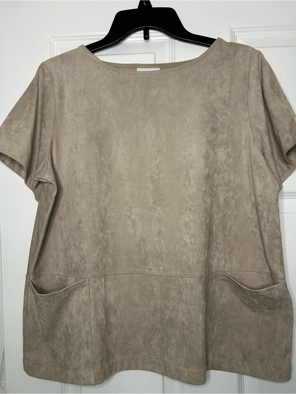 J. Jill Short-Sleeve Suede-Look Pocket Top in Taupe - Picture 3 of 6